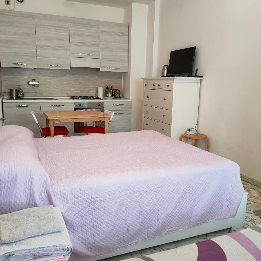 Anto Aircon Studio Monolocale A 15 Min Dal Centro Milan Luaran gambar